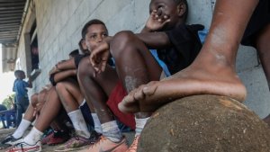 El futbol es el deporte por excelencia en Brasil, donde en los barrios y en las playas siempre se va con un bal&oacute;n listo para una cascarita.