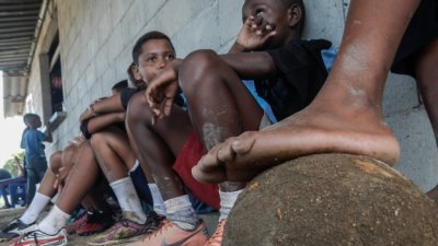 El futbol es el deporte por excelencia en Brasil, donde en los barrios y en las playas siempre se va con un bal&oacute;n listo para una cascarita.