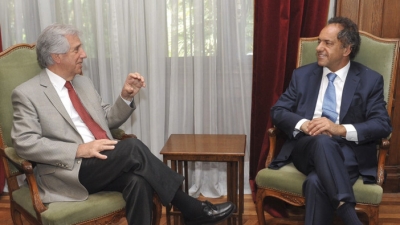 Oportuno Tabaré Vázquez desde Francia hacia Argentina