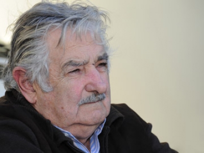 Presidente Mujica firm&oacute; proyecto de ley que autoriza fideicomiso de aeronaves de PLUNA