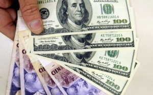 Sin dólares, Kristina lo hizo