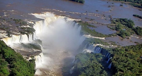 Cataratas cumpli&oacute; un a&ntilde;o como Maravilla y Misiones celebr&oacute; su primer D&iacute;a del Turismo