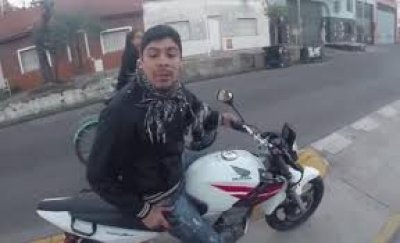 Alex Hennessy, el turista que grab&oacute; el violento robo que sufri&oacute; en La Boca