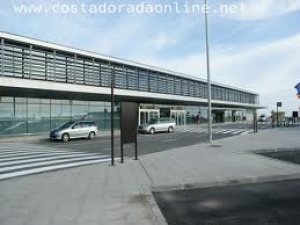 Aena negocia con aerol&iacute;neas para Reus y para Girona