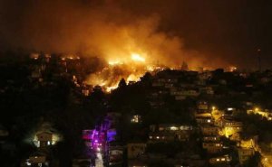 Autoridades bajan a 11 el n&uacute;mero de muertos en el incendio de Chile