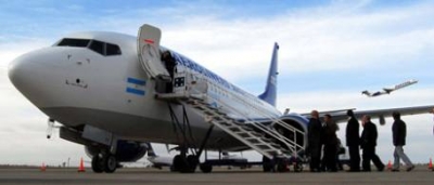 &iexcl;Mot&iacute;n a bordo! Se hartaron de las demoras y tomaron un avi&oacute;n durante 11 horas en Ezeiza