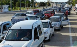 Hay demoras en el puente San Mart&iacute;n y reclaman haya m&aacute;s personal