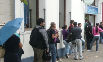  Argentinos ya se llevaron más de US$ 10: mediante el &quot;dólar Colonia&quot;. Cajeros se recargan hasta dos veces por día, antes era día por medio