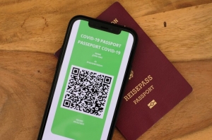 Siete pa&iacute;ses de la Uni&oacute;n Europea inician uso de pasaporte sanitario