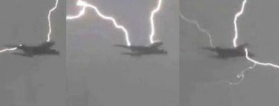 El video: tres rayos impactan avión en pleno vuelo