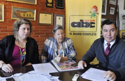 M&oacute;nica Cramer, Olga Ferreira y Jacinto Santamar&iacute;a, de la COTUR, en la redacci&oacute;n de ABC Color