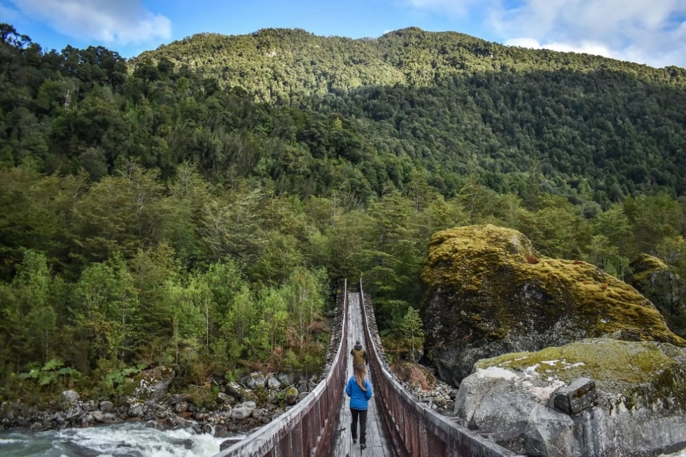 puente colgante queulat