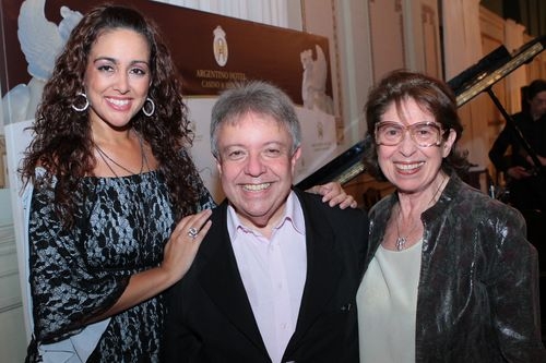 Valeria Lima, Julio Frade y Renee Pereira de M&eacute;ndez Requena