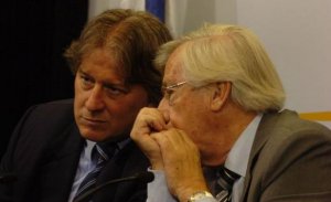 Astori dijo que &quot;no conoce&quot; al dueño de Cosmo, que denuncia al gobierno 