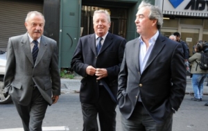 Gira por los tres poderes. Manifestación, piquete y escrache