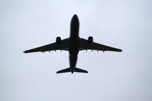 El avi&oacute;n se consolida en carga y pasajeros