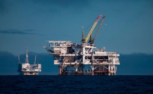 Plataforma de exploraci&oacute;n petrolera en las costas de la Florida