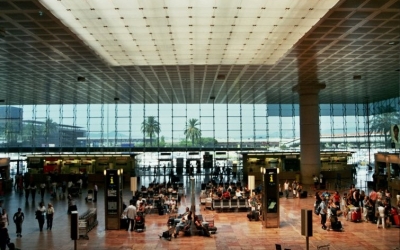 Primer d&iacute;a de huelga total en el Prat: colas en facturaci&oacute;n y calma en el control