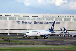 Trabajadores de aerol&iacute;neas protestan contra 'cielos abiertos'