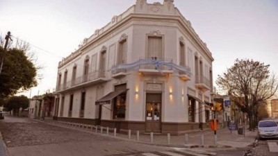 Buenos Aires: renace La Flor de Barracas, el histórico bar que casi se pierde