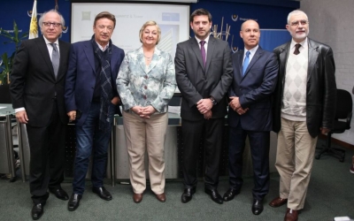 Mart&iacute;n Sulimovich, Estudio Atijas-Casal; Vito Atijas, Estudio Atijas-Casal; Lili&aacute;m Kechichian, Ministra de Turismo; Jos&eacute; Mar&iacute;a Casal, Estudio Atijas-Casal; Mario Leite, Accor Hotels Uruguay; Benjam&iacute;n Liberoff, Subsecretario de Turismo.