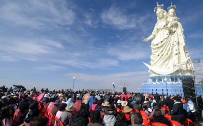 Presentan la monumental estatua de la Virgen del Socavón