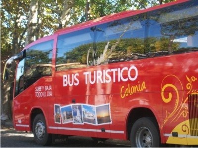 Bus turístico en Colonia. Modernas unidades salen con regularidad 