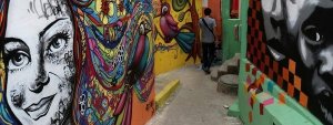 Artistas pintan grafitis en una favela de R&iacute;o de Janeiro para atraer turistas