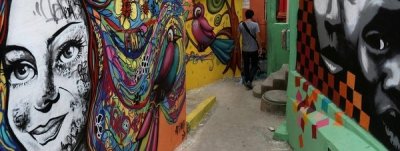 Artistas pintan grafitis en una favela de R&iacute;o de Janeiro para atraer turistas