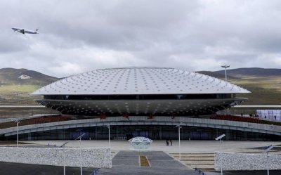 China abre el aeropuerto civil más alto del mundo en la meseta tibetana