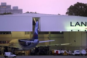 Gremios aeron&aacute;uticos argentinos ir&aacute;n a huelga este jueves si LAN desaloja Aeroparque