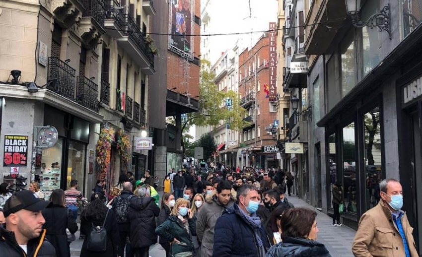 Doscientos metros de fila para comprar la Loter&iacute;a de Navidad.