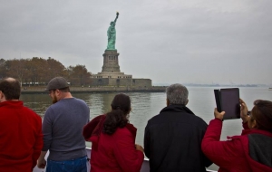 Veto migratorio de Trump e incidentes con aerol&iacute;neas da&ntilde;an el turismo en EEUU