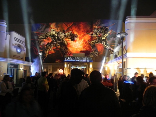 Universal Studios inaugur&oacute; nueva atracci&oacute;n con figuras de Transformers