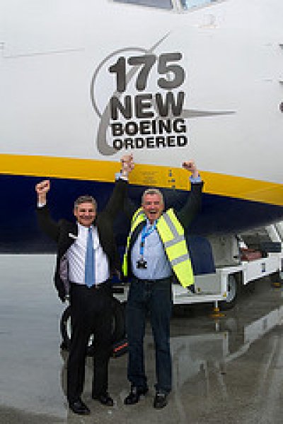 Un exultante O&acute;Leary bajo la lluvia parisina y la carta bajo la manga de Boeing