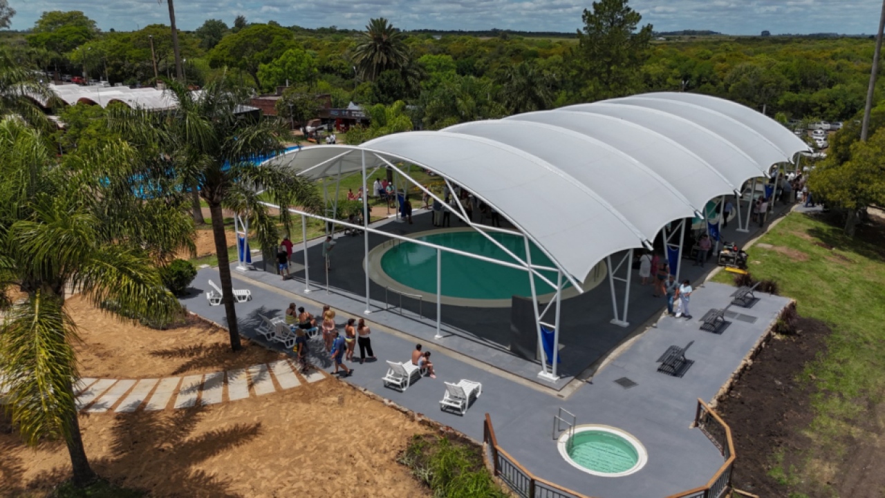 Inauguración de la cubierta de la piscina semicerrada en Termas del Daymán