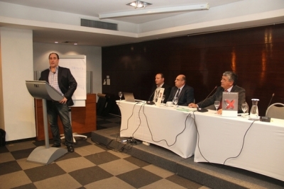 Gustavo Di Cio en plena disertación el lunes 1 de agosto pasado en el NH Columbia Montevideo