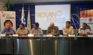 Alejandro P&eacute;rez, Coordinador Ejecutivo de la Campa&ntilde;a "Verano Seguro"; Franco Benvenuto, Gerente de Programaci&oacute;n de Radio Cero; Pablo Brugnoni, Director T&egrave;cnico Sinae; Antonio Car&aacute;mbula, Subsecretario de Turismo; Pablo Inthamoussu, Secretario General Ejecutivo de Unasev; Leandro Palomeque, Jefe de RRPP del Cuerpo Nacional de Bomberos.