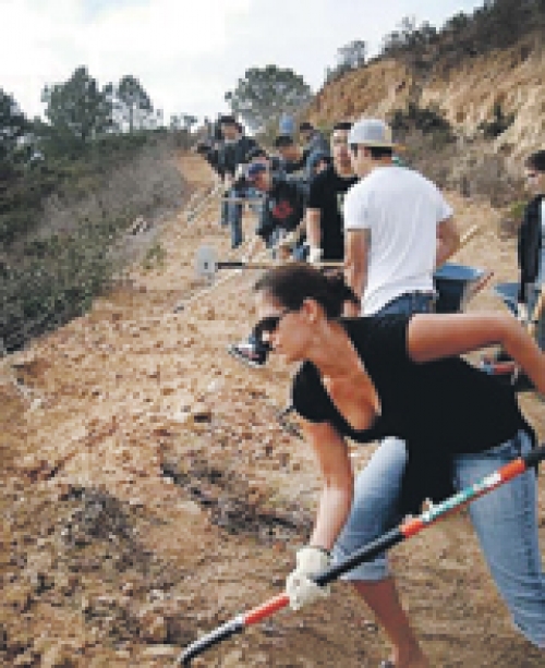 Ayudar a otros es la razón que moviliza los viajes de voluntarios. África, Asia y Latinoamérica reciben la mayor cantidad de estos «viajeros solidarios».
