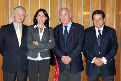 Guillermo Correa, presidente de ACHET; Jacqueline Plass, directora nacional de Turismo; Enrique Meyer, secretario de Turismo de Argentina; y José Miguel Soto-Luque, director ejecutivo de Interexpo.