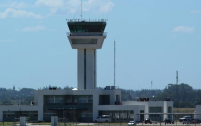 Torre de control a&eacute;reo del Aeropuerto Carrasco.