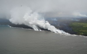 Los flujos de lava llegaron al oc&eacute;ano y crearon nubes conocidas como "laze" por la combinaci&oacute;n de las palabras lava y haze (neblina).