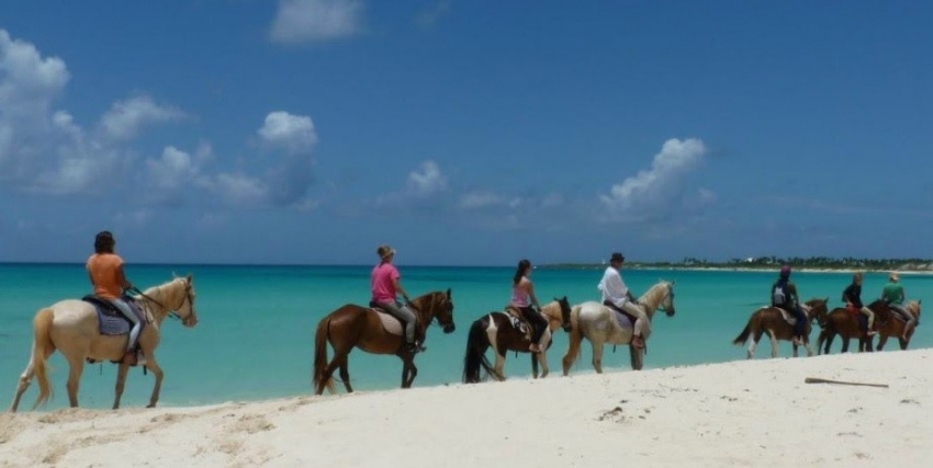 Anguilla programa su reapertura completa para noviembre