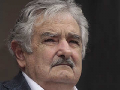 El Presidente Jos&eacute; Mujica saluda a la poblaci&oacute;n uruguaya en el exterior