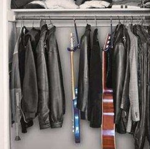 Hay que dejar la guitarra en el ropero