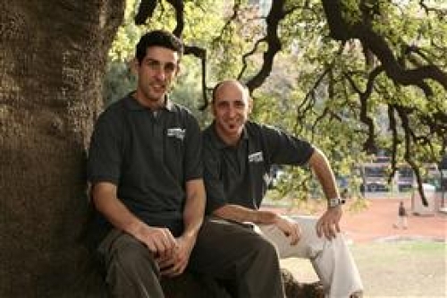 Ariel León y Hernán Español, en el campo de Chascomús