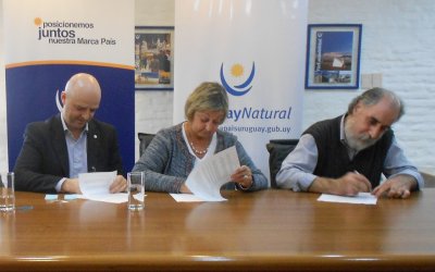 Antonio Car&aacute;mbula, Uruguay XXI; Lili&aacute;m Kechichian, Ministra de turismo; Luis Alberto Gutierrez, Taller Aescala.