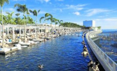 Una piscina entre las nubes