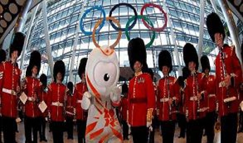 Heathrow da la bienvenida a Londres 2012 con unos aros ol&iacute;mpicos gigantes 