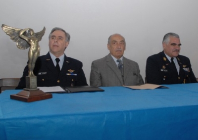 Cien años del primer vuelo de un avión en Uruguay